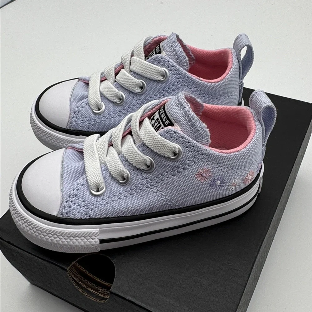 Converse Baby/ Kids Sneakers Lilac sz‎ 4